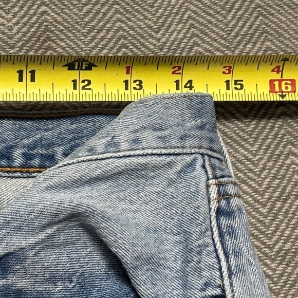 Levi's 501 Jeans Womens Size 28x32 Light Wash Button Fly Distressed Denim - Picture 8 of 9